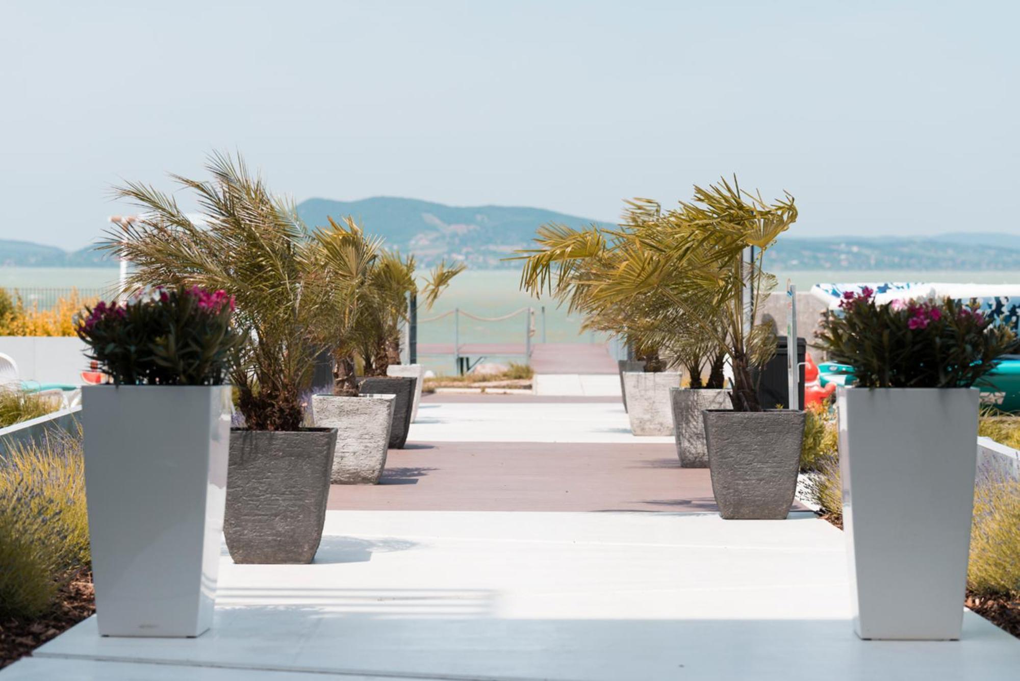 Sunset Resort - Lakeside Apartment Fonyod Bagian luar foto