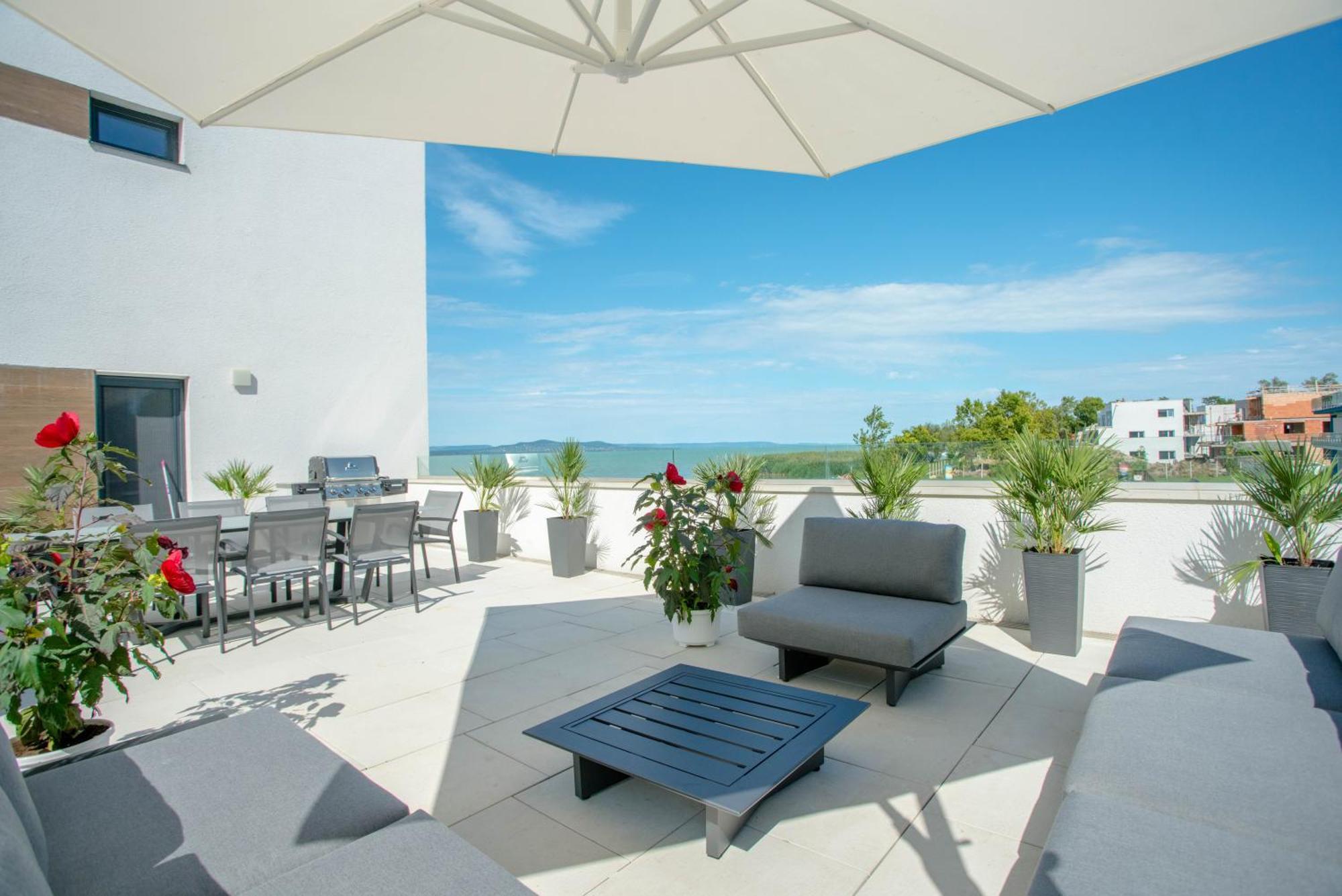 Sunset Resort - Lakeside Apartment Fonyod Bagian luar foto