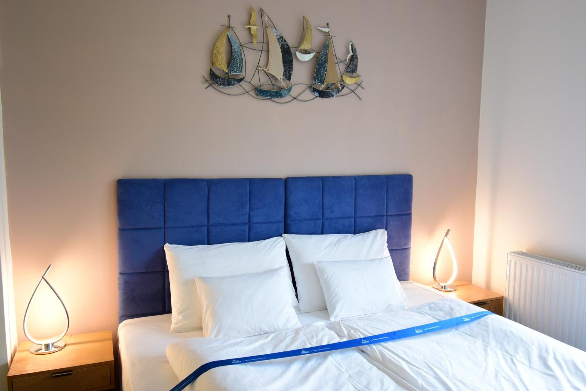 Sunset Resort - Lakeside Apartment Fonyod Bagian luar foto