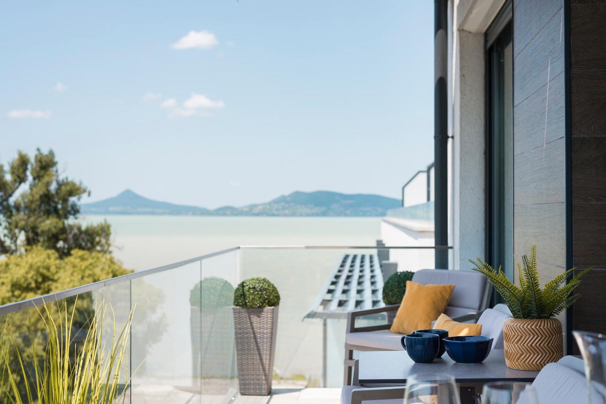 Sunset Resort - Lakeside Apartment Fonyod Bagian luar foto